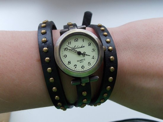 laikrodis su dirželiu ilgu ir kniedėmis