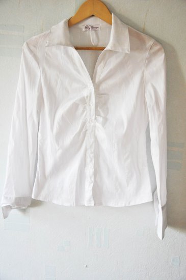 Puošnus balti marškinukai