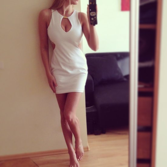 Balta suknele