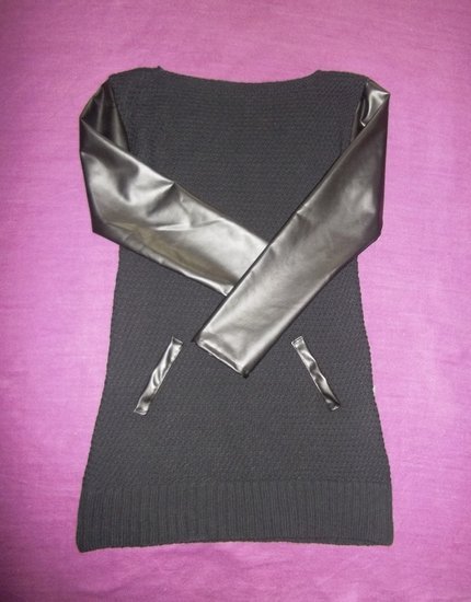 Megztinis odinėmis rankovėmis ir kišenių imitacija