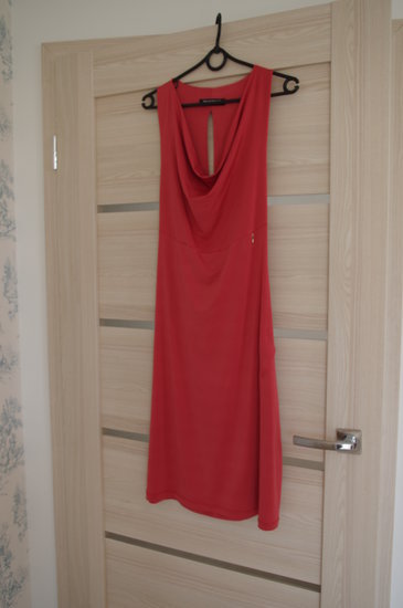 rinascimento raudona suknelė