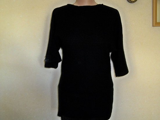 Juodos palvos megztinis-liemenė
