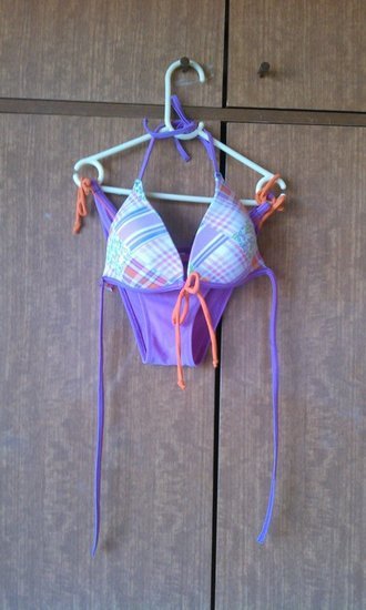 Violetinis maudymosi kostiumėlis