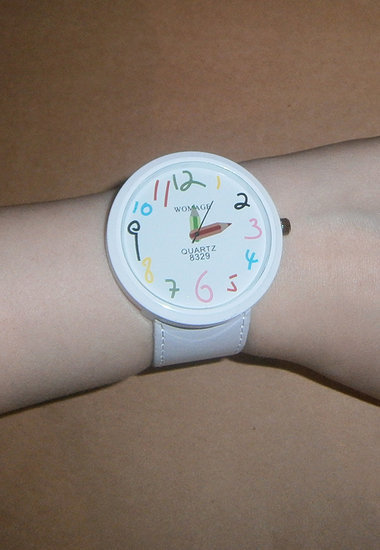 Baltas žaismingas laikrodis (naujas)