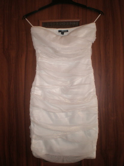 Balta suknelė