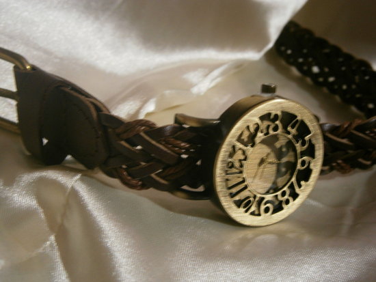 Tamsiai rudas odinis laikrodis