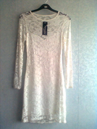 Gifiūrinė balta suknelė