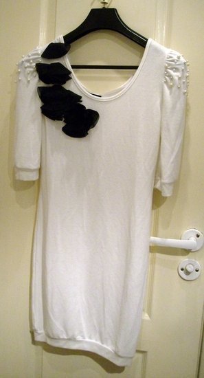 Baltos spalvos suknutė- tunika