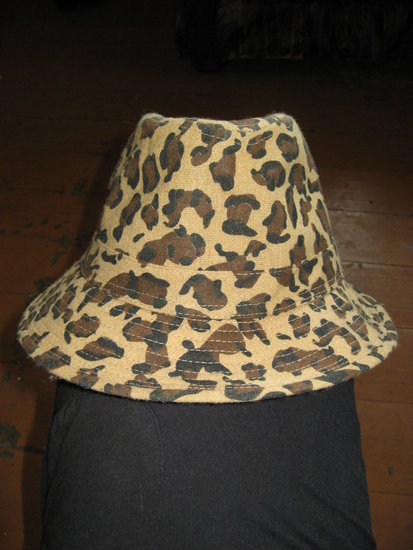 Leopardinė skrybėlė