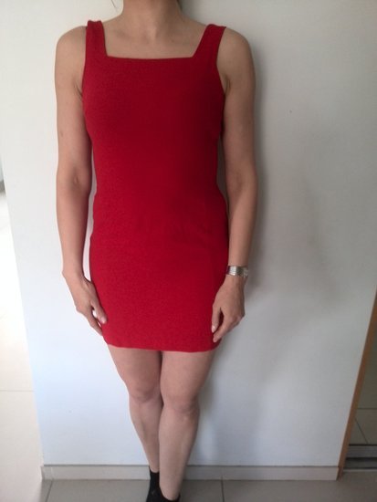 raudona tumpa suknelė (kaina su siuntimu)