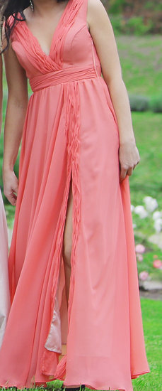 Koralo spalvos puošni suknelė
