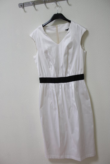 Balta suknelė be rankovių