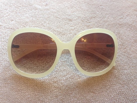 Nauji stilingi akiniai nuo saulės