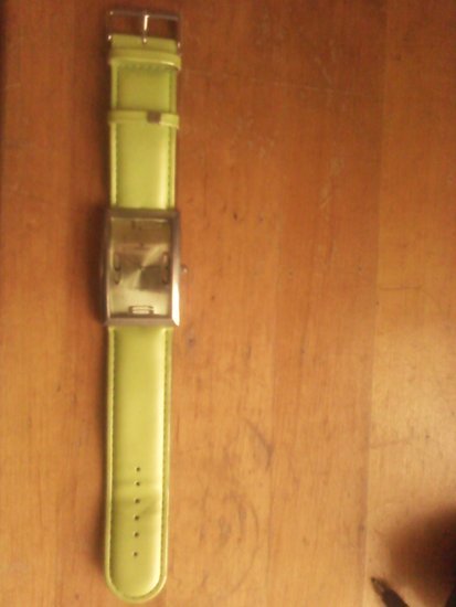  Šviesiai žalios spalvos moteriškas laikrodis