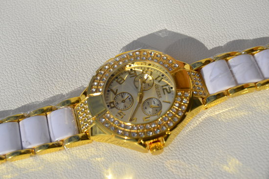 Guess naujas laikrodis vietoje aukso spalvos