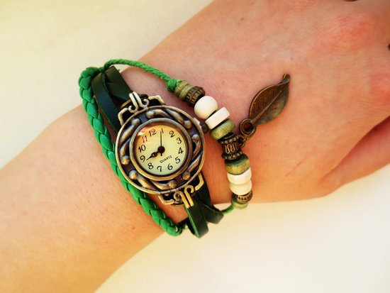 Retro, vintage žalias laikrodis