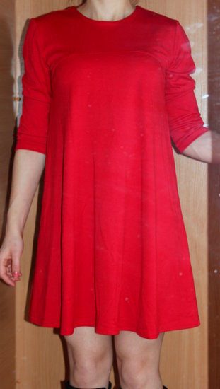  Raudona suknele