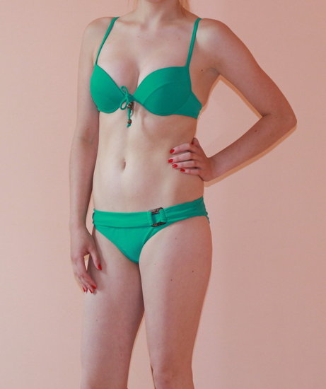 Ryškiai žalias push up bikini