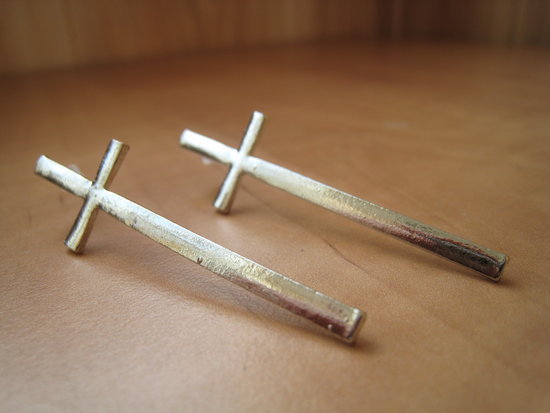 Nauji išskirtiniai auskarai kryžiai
