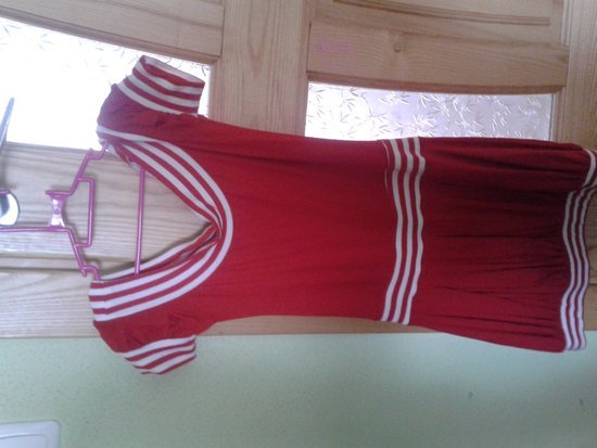 Raudona vaikiška suknelė