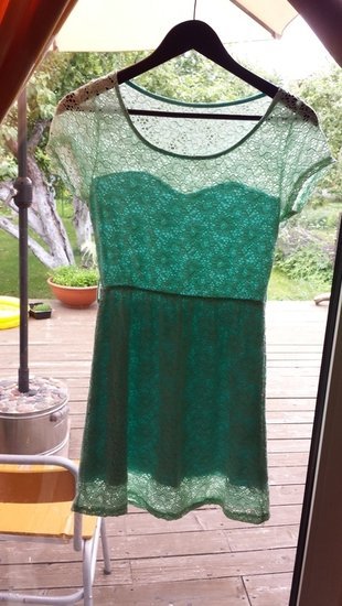 Žalia neriniuota suknelė