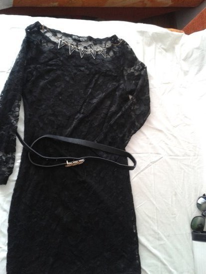 Nauja juoda gipiūrinė suknelė
