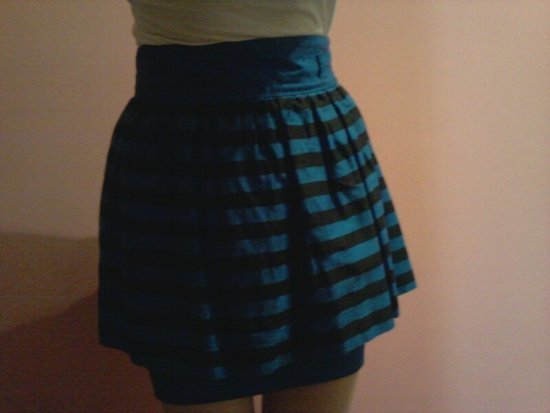 mėlynas dryžuotas sijonas