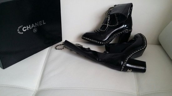 Chanel nerealus batai