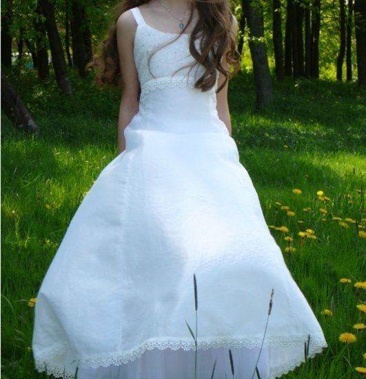 Balta mergaitei suknelė