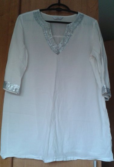 Balti marškinukai- tunika