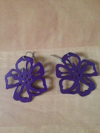 Violetiniai auskarai gėlytės