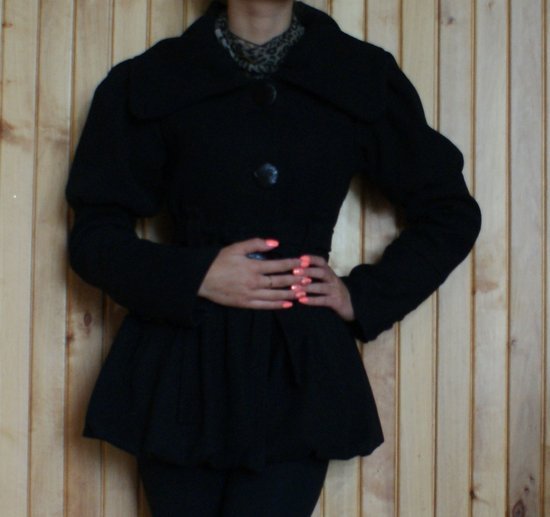 Juodas žieminis paltukas