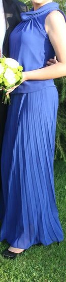 Stilinga, nuostabi mėlyna ilga suknelė