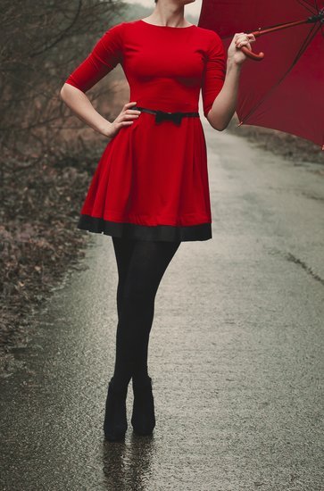 Raudona Suknelė