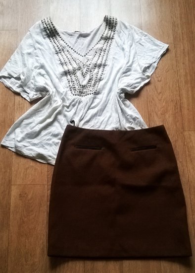 Balta palaidinė ir rudas sijonas