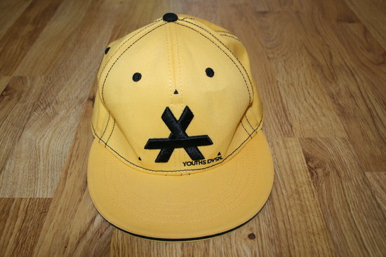 Geltona snapback kepurė