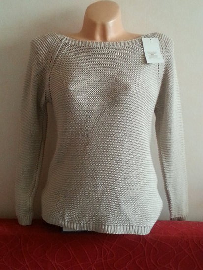 smėlio spalvos megztinis