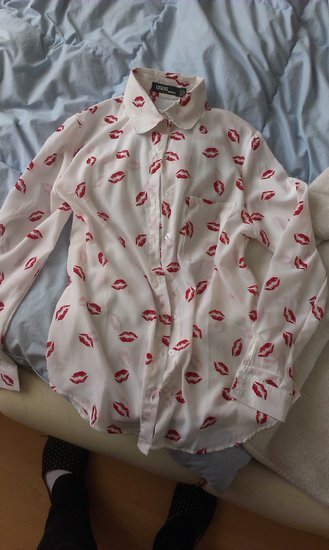 marškiniai su bučinukais