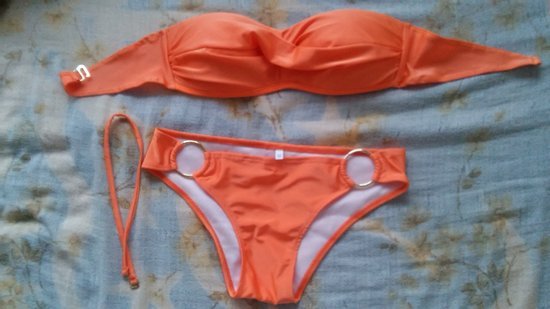 Oranžinis maudymosi kostiumėlis