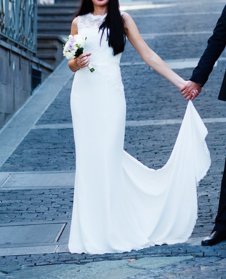 Elegantiška pieno spalvos vestuvinė suknelė