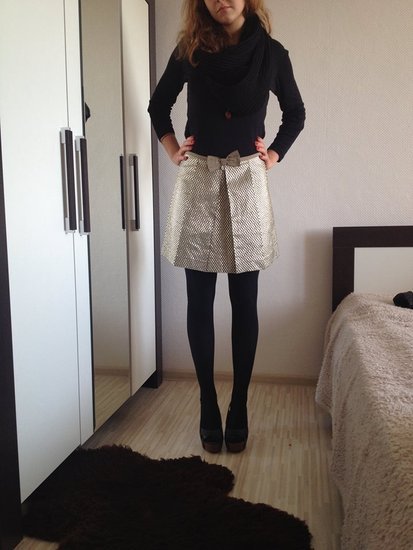 Stilingas sijonas su kaspinėliu