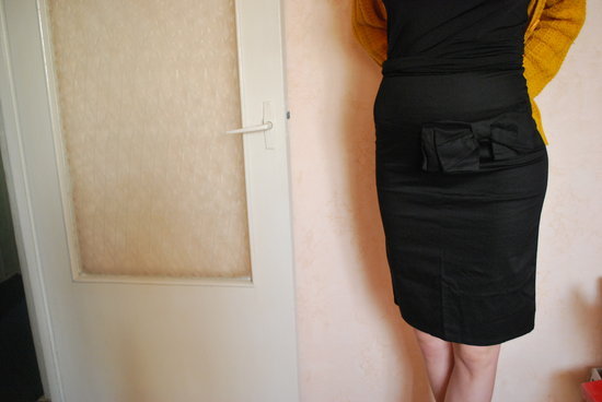 Juodas grazus klasikinis sijonas