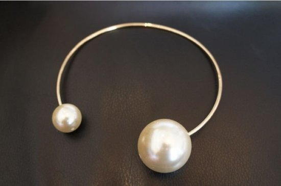 Kaklo papuosalas su perlais