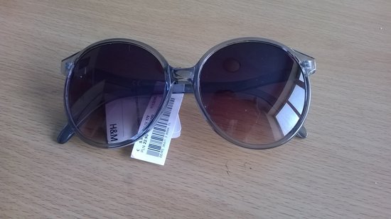 H&M akinukai nuo saulės