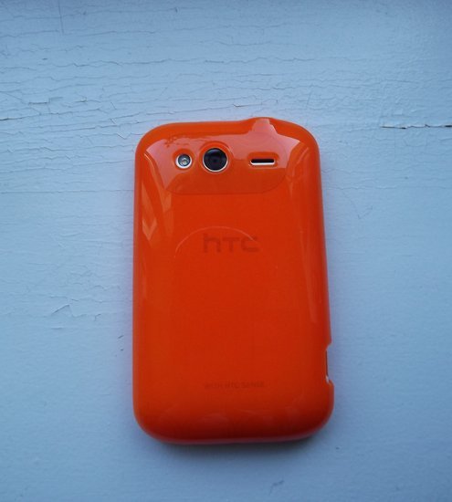 Oranžinis HTC Wildfire S dėkliukas
