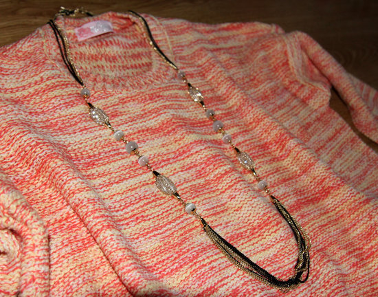 Naujas, svelniu spalvu, laisvalaikio megztinukas