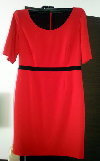 Klasikinė raudona suknelė