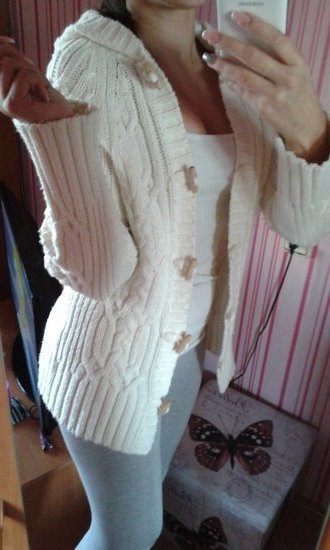 baltas šiltas megztinis