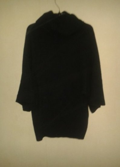 Kimono stiliaus juodas šiltas megztukas