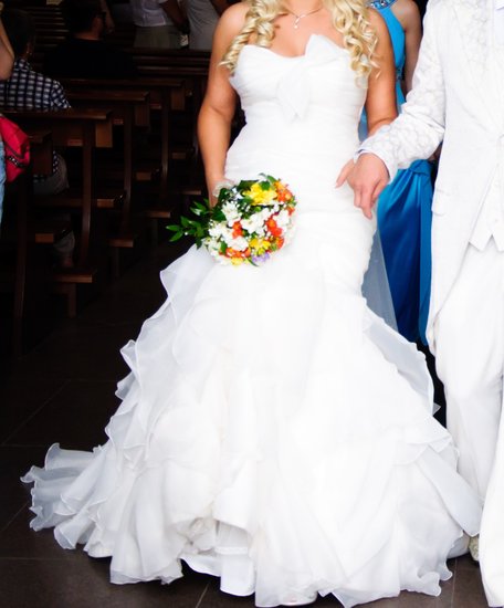 La Sposa vestuvine suknele